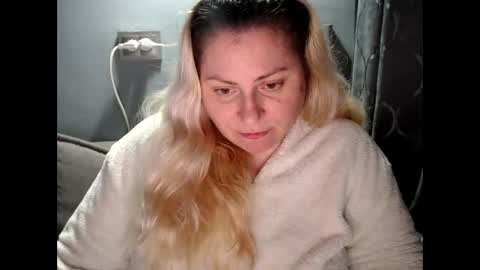 Snapshot of candycream74 chatting on October 8, 9:32 pm Laura online show from October 8, 9:32 pm