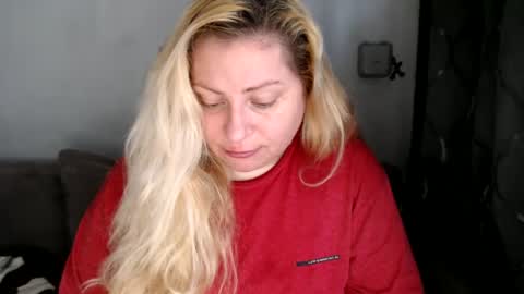 Snapshot of candycream74 chatting on February 25, 7:52 am Laura online show from February 25, 7:52 am