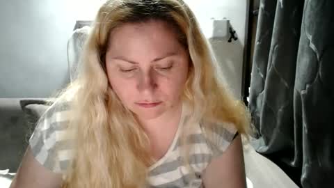 Snapshot of candycream74 chatting on March 1, 11:37 pm Laura online show from March 1, 11:37 pm