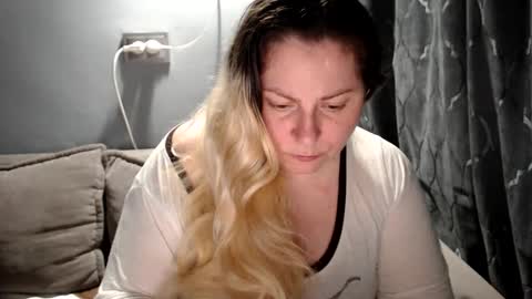 Laura online show from March 18, 7:42 pm