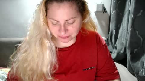 Snapshot of candycream74 chatting on February 28, 10:28 pm Laura online show from February 28, 10:28 pm