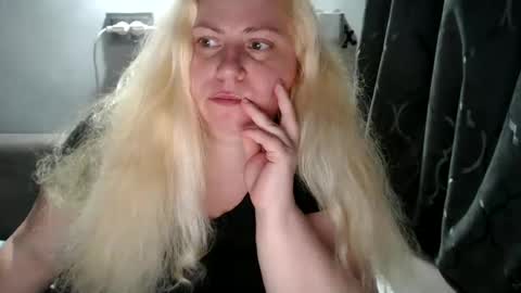 Snapshot of candycream74 chatting on March 10, 11:38 pm Laura online show from March 10, 11:38 pm