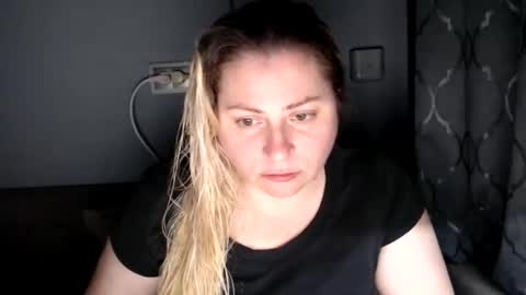 Snapshot of candycream74 chatting on September 27, 9:01 pm Laura online show from September 27, 9:01 pm