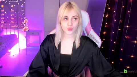 Snapshot of candyhannah chatting on January 7, 2:19 pm You can call me HH online show from January 7, 2:19 pm