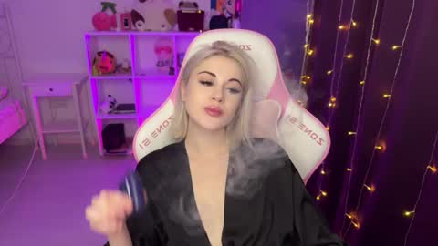 Snapshot of candyhannah chatting on October 13, 3:58 pm You can call me HH online show from October 13, 3:58 pm