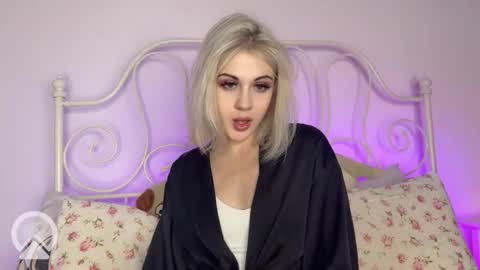 Snapshot of candyhannah chatting on October 9, 6:35 pm You can call me HH online show from October 9, 6:35 pm