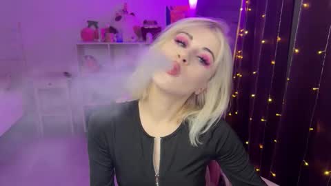 Snapshot of candyhannah chatting on October 15, 6:31 pm You can call me HH online show from October 15, 6:31 pm