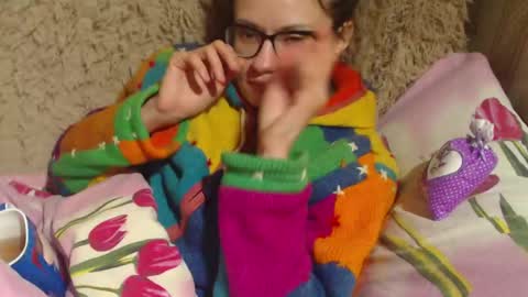 Snapshot of candylady13 chatting on December 6, 10:35 pm say meow and send tips online show from December 6, 10:35 pm