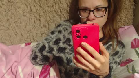 Snapshot of candylady13 chatting on December 5, 6:49 pm say meow and send tips online show from December 5, 6:49 pm