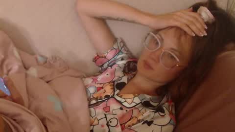 say meow and send tip  online show from May 31, 6:09 pm