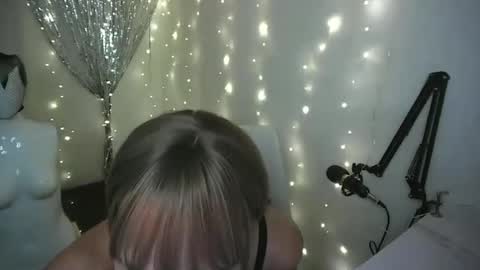 Snapshot of candylovergirl chatting on January 16, 3:34 pm leahlex 3 online show from January 16, 3:34 pm