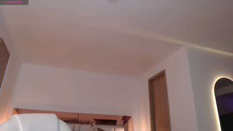 Snapshot of candyshe chatting on January 12, 5:03 am Shenoa Jimenez online show from January 12, 5:03 am