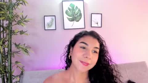Snapshot of candyy_bella chatting on February 17, 7:01 pm Isabella online show from February 17, 7:01 pm