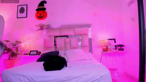 Snapshot of candyygirl_1 chatting on October 18, 7:29 pm Candy online show from October 18, 7:29 pm