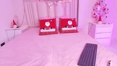 Aura  online show from December 3, 11:55 am