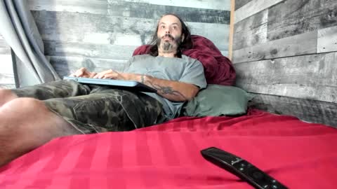 canuk1983 online show from October 5, 1:19 pm