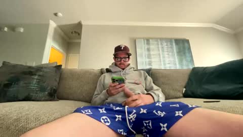 Snapshot of captaincumgun chatting on October 22, 6:20 pm Captaincumgun online show from October 22, 6:20 pm
