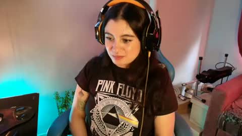 Snapshot of cara890713 chatting on February 21, 4:16 pm cara890713 online show from February 21, 4:16 pm
