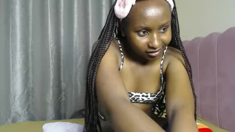 Snapshot of caramel_chocolate01 chatting on October 14, 6:22 pm caramel online show from October 14, 6:22 pm