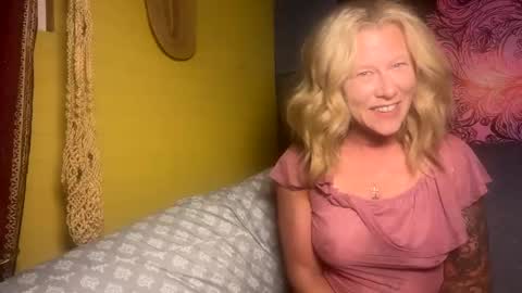 carebear5719 online show from October 6, 2:40 am