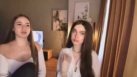 caressyourself online show from December 1, 6:00 am