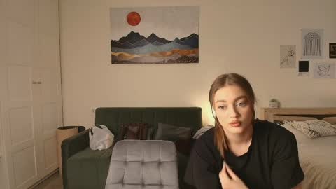 caressyourself online show from April 11, 1:37 pm