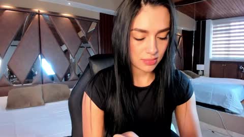 Snapshot of carina_rossi chatting on February 26, 12:27 pm Carina online show from February 26, 12:27 pm
