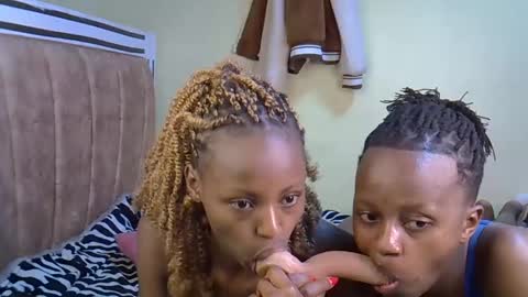 Snapshot of carlex_ chatting on March 7, 7:16 pm carlex_ online show from March 7, 7:16 pm