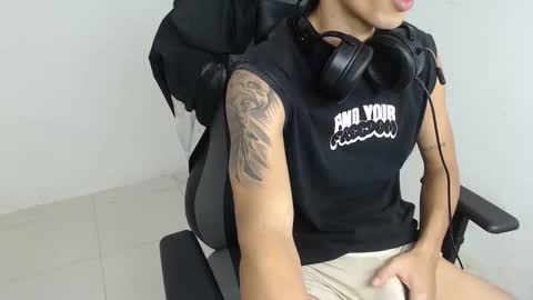 carlossmi01 online show from December 2, 4:49 pm