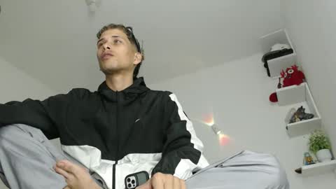 carlossmi01 online show from November 29, 9:00 pm