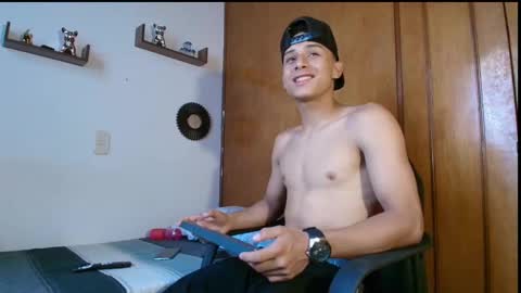 Snapshot of carloz_perez chatting on September 23, 5:19 pm carloz_perez online show from September 23, 5:19 pm