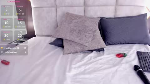 caro_giraldo_ online show from March 9, 7:51 pm