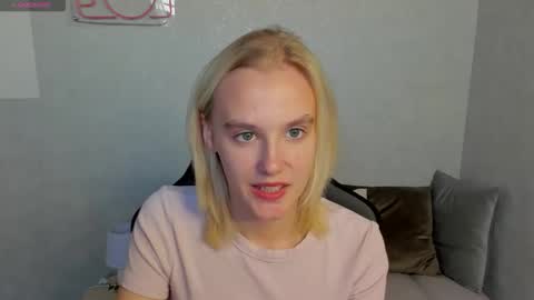 Snapshot of carolin_miller chatting on September 16, 8:17 am Carol online show from September 16, 8:17 am
