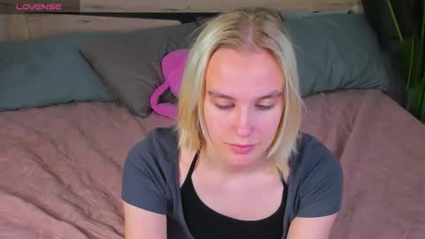 Snapshot of carolin_miller chatting on September 25, 9:49 am Carol online show from September 25, 9:49 am