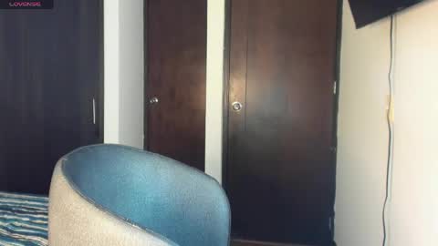 carolina_zaens online show from May 2, 9:09 pm