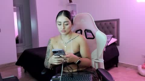 Snapshot of carolinasnt21 chatting on October 12, 11:39 pm carolina snt online show from October 12, 11:39 pm