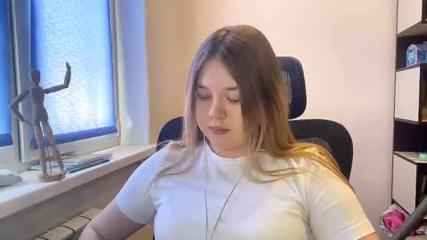 carolindueno online show from February 22, 11:35 am