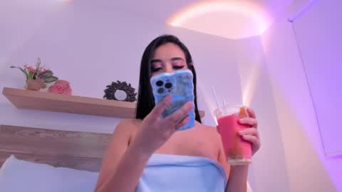 Snapshot of caroline_22z chatting on January 25, 10:50 pm CARO  online show from January 25, 10:50 pm