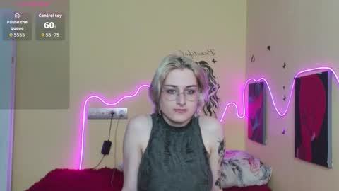 Caroline online show from October 16, 2:55 am