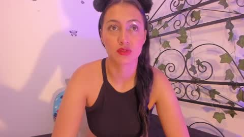 caroline_millerr online show from April 16, 1:11 pm