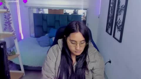 caroline_rodriguez_9 online show from February 6, 9:17 pm