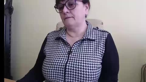 Snapshot of carolinedream_ chatting on February 21, 6:29 am CarolineDream online show from February 21, 6:29 am