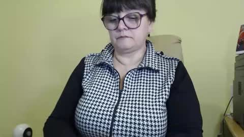 Snapshot of carolinedream_ chatting on October 16, 6:35 am CarolineDream online show from October 16, 6:35 am