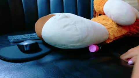 carolinejesh online show from February 12, 6:33 pm