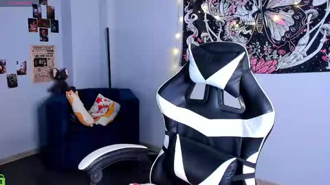 CarolineRichter online show from April 19, 2:34 am