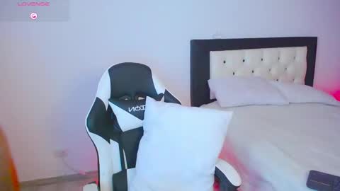 CarolinneFiotti online show from October 15, 1:56 pm