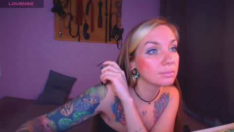 Carrie online show from April 15, 7:16 pm