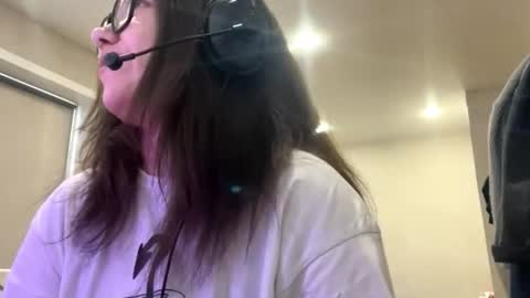 Emilia online show from December 1, 3:59 am