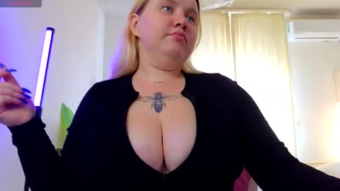Snapshot of caseyrobbinss chatting on October 3, 6:21 am Casey Robbins online show from October 3, 6:21 am
