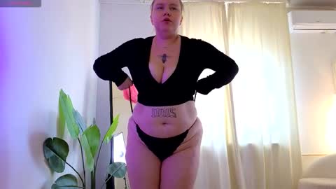 Snapshot of caseyrobbinss chatting on October 16, 8:25 am Casey Robbins online show from October 16, 8:25 am
